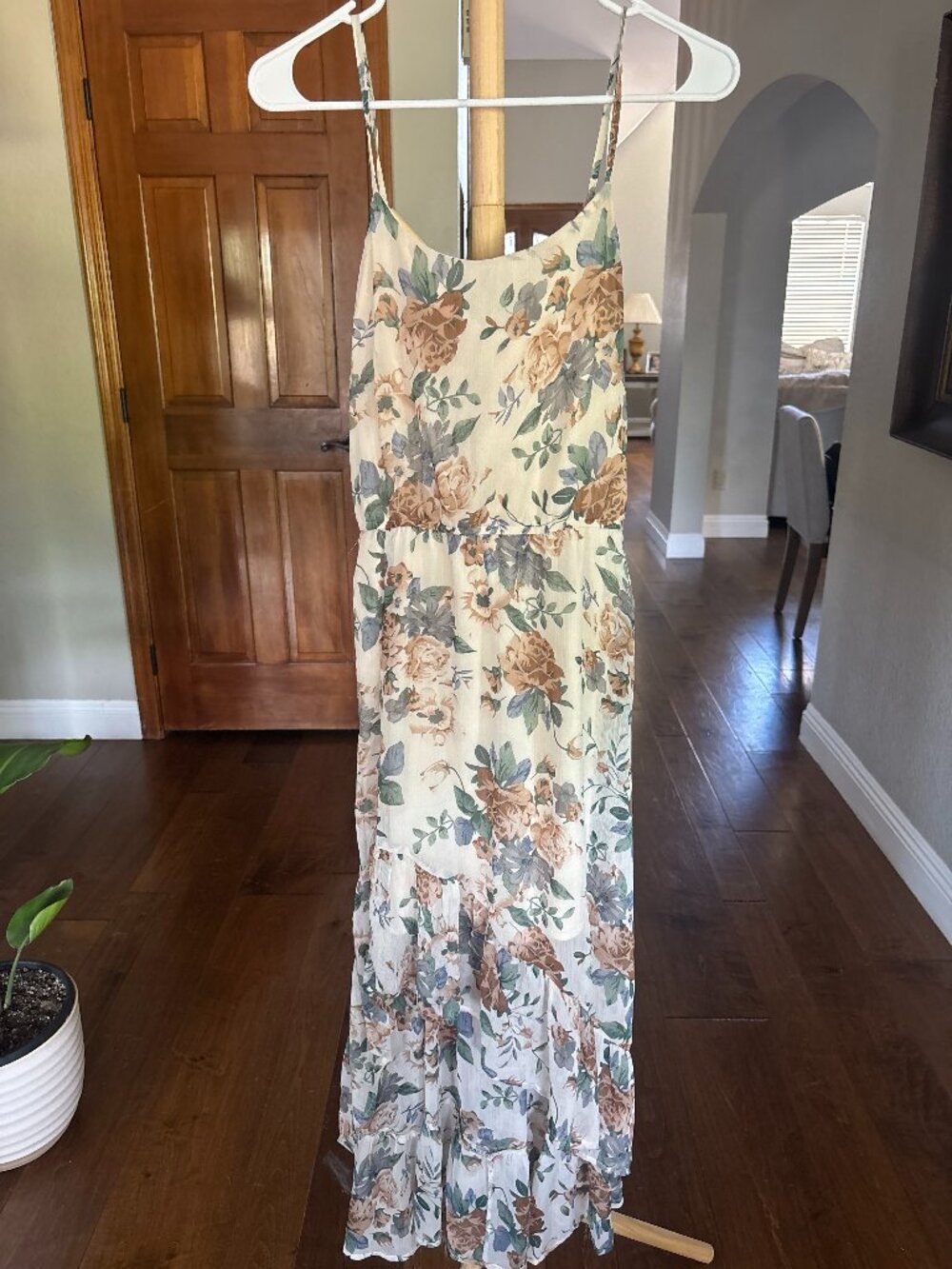 Hayden Los Angeles Ivory Floral Spaghetti Strap Tiered Maxi Dress Size XS